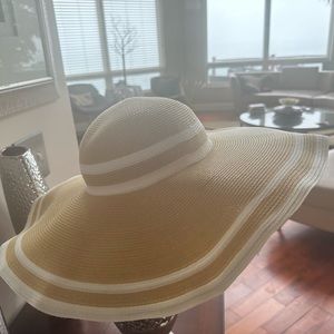 Coolibar wide brim sun hat
